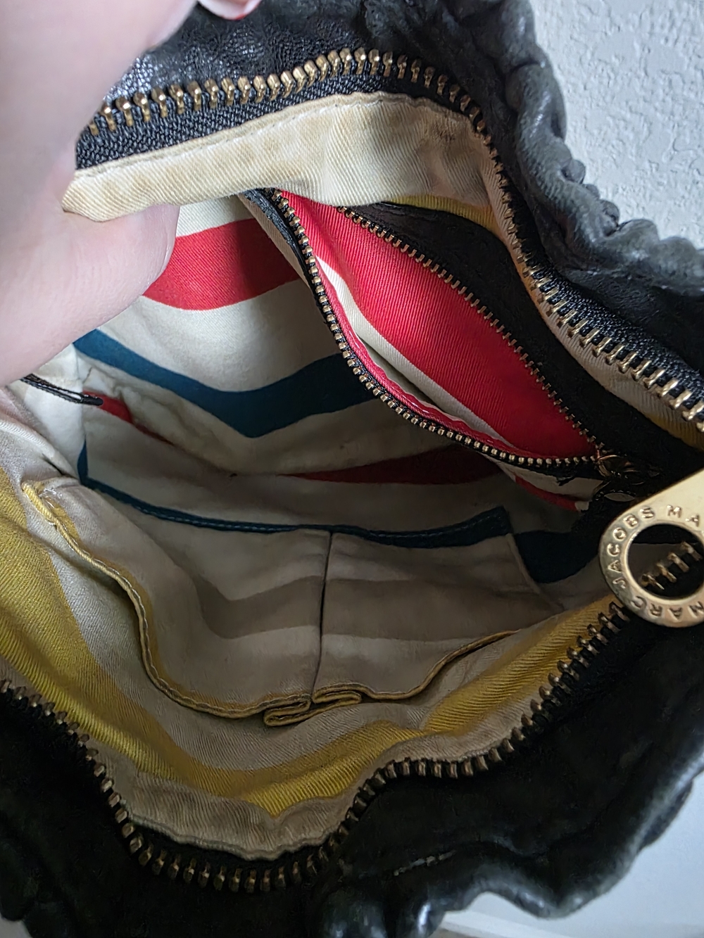 Marc Jacobs Cross Body Bag with Gold Hardware As Is - Picture 6 of 8